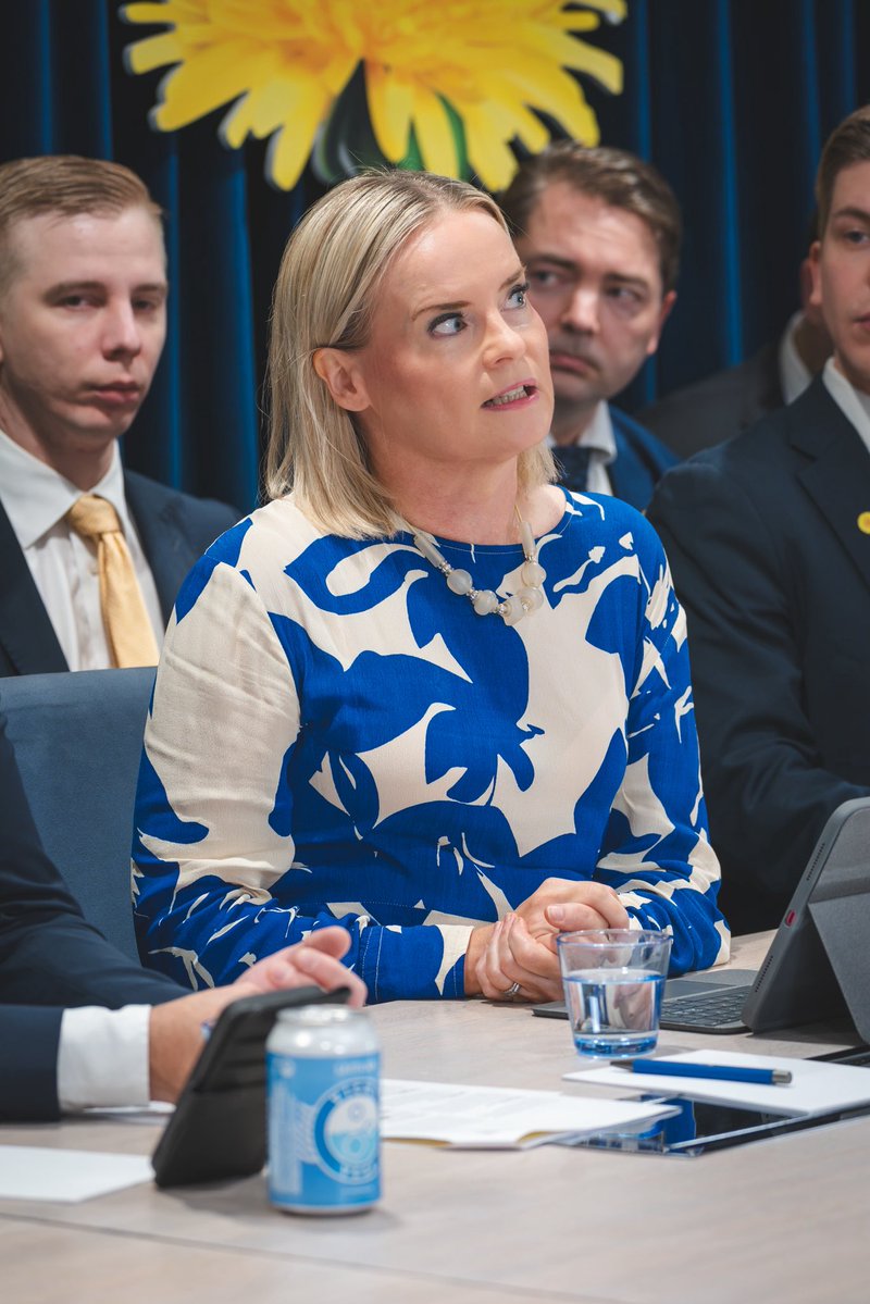 ir_rkp's tweet photo. Suomalainen järjestelmä ja sosiaalivaltio ovat vuosikausia paisuneet yli käytettävissä olevien tulojen, koska poliitikkojen kyky ja halu priorisoida on ollut puutteellinen, jopa olematon. 

Rahanjakaminen suosion takaamiseksi tai hallituksessa kiistojen ratkaisemiseksi yhdistettynä väestöllisiin muutoksiin ja heikkoon tai olemattomaan talouskasvuun on ollut tuhoavaa julkisen talouden kestävyydelle. 

Perussuomalaiset on osoittanut tällä hallituskaudella olevansa tiukan taloudenpidon fiskaalikonservatiivinen puolue, ja haluamme jatkaa samalla linjalla.