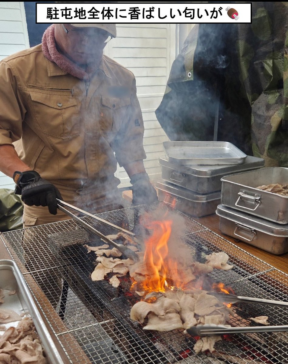 JGSDF_Shizunai's tweet photo. 【静内駐屯地名物献立の紹介】
今回紹介するのは静内駐屯地名物メニュー炭火焼豚丼🐽炭火焼ならではの香ばしさと豚肉の旨味は、ご飯との相性抜群🥢箸が止まらないおいしさです！おいしい食事で英気を養い、今日も任務に邁進します💪
#静内駐屯地　#昼食　#グルメ https://t.co/cdix3ZhOml