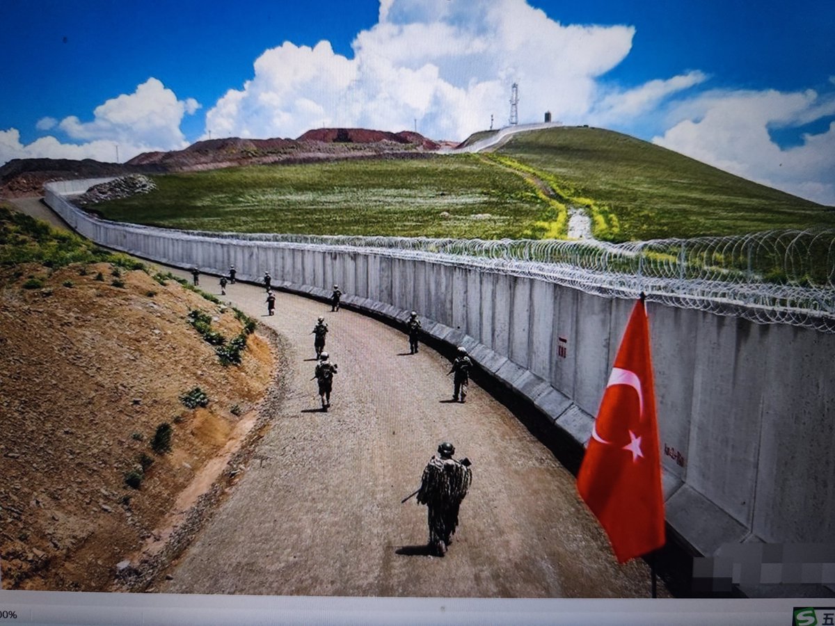 TTTV587's tweet photo. @ErenKoseogulla1 @ThePatrioticDog The Turks would have built their wall long ago. The non-speaking Syrians scared the shit out of the Turks.  The Turks have no balls, can't compare with the turkey on the American Christmas table. https://t.co/tW1sO8Qe4C