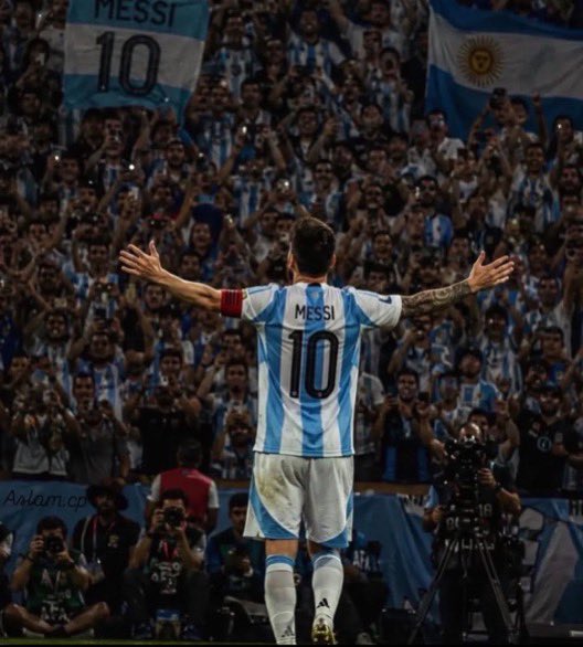 chartradar_'s tweet photo. Jungkook did Lionel Messi celebration at BTS sold out concert in Buenos Aires, Argentina last night. 

Messi would be proud of him, greatness recognizes greatness. https://t.co/fDk0DB0LOe