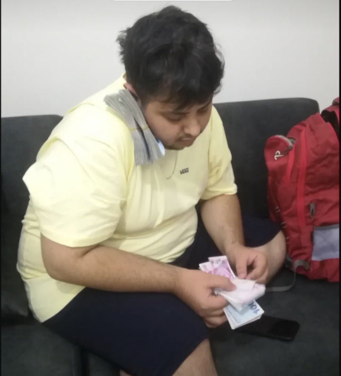 LetheKksl's tweet photo. youtube premium aldık https://t.co/jtrgrJck6P