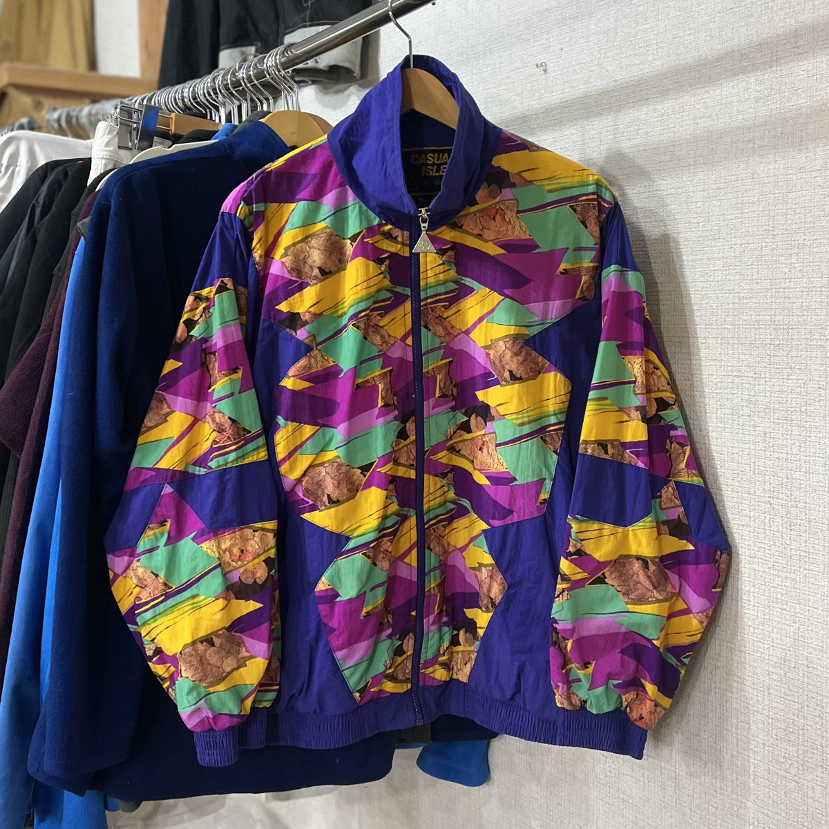390Day's tweet photo. 80〜90s
ナイロンジャケット
.
SIZE…M
PRICE…¥1000-
.
#yamanashi　#古着屋　#days
#nylonjacket https://t.co/3WCo6kCSXh