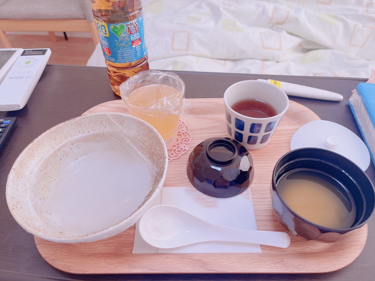 nwmm119's tweet photo. お返事返してる途中だけどなんかす���いことになっててビビり散らかしてる💦
お夕飯きたので頑張って起き上がって食べます😭
傷は痛いけど動いて動いて〜感じで辛い😭

⬅️昼 夜➡️ https://t.co/lVe72GGzdp