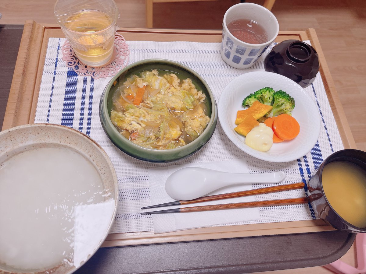 nwmm119's tweet photo. お返事返してる途中だけどなんかす���いことになっててビビり散らかしてる💦
お夕飯きたので頑張って起き上がって食べます😭
傷は痛いけど動いて動いて〜感じで辛い😭

⬅️昼 夜➡️ https://t.co/lVe72GGzdp
