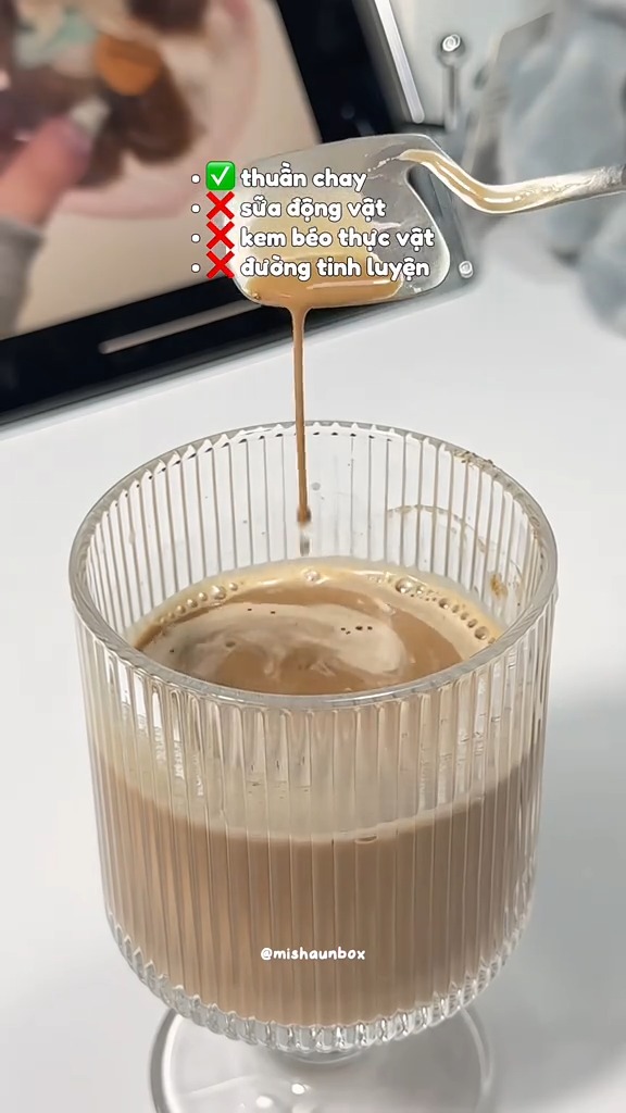 20Yaely's tweet photo. 1 phút với Oatbedient và chút đá lạnh, bạn đã sẵn sàng cho một buổi sáng nhẹ nhàng, đầy năng lượng. https://t.co/QnUJg7nEGV