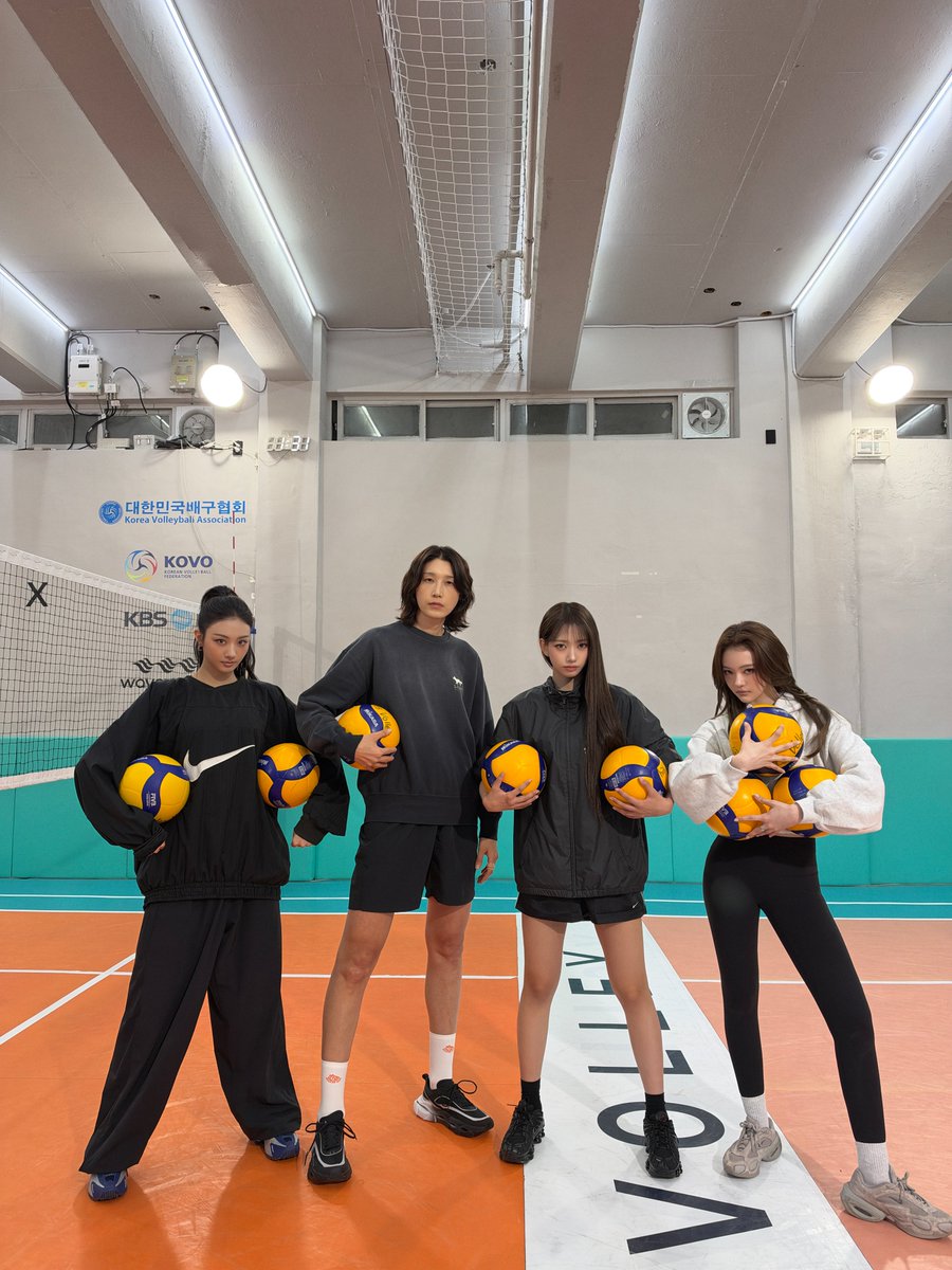 OFFICIAL_MEOVV's tweet photo. [📹] 【배좋좋 ep12】미야오 상태: GO HARD, 식빵언니 상태: TOO HARD 

🔗 https://t.co/CVcRNPIsWr

#MEOVV #미야오
#SOOIN #수인 #GAWON #가원 #ELLA #엘라
#GOHARD #MEOVV_GOHARD
#THEBLACKLABEL #더블랙레이블 https://t.co/iw1pCckF94