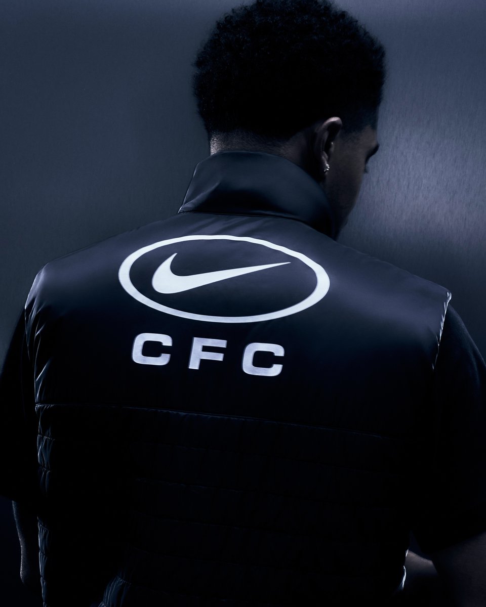ChelseaFC's tweet photo. Lions After Dark. 🦁🌙​ ​ 

When night falls, the pride rises. Introducing the Nike Reflective Pack. 

Designed to stand out when the lights go down, with details that ignite under the cover of darkness.​ Because lions hunt after dark.

Available in-store and online now.