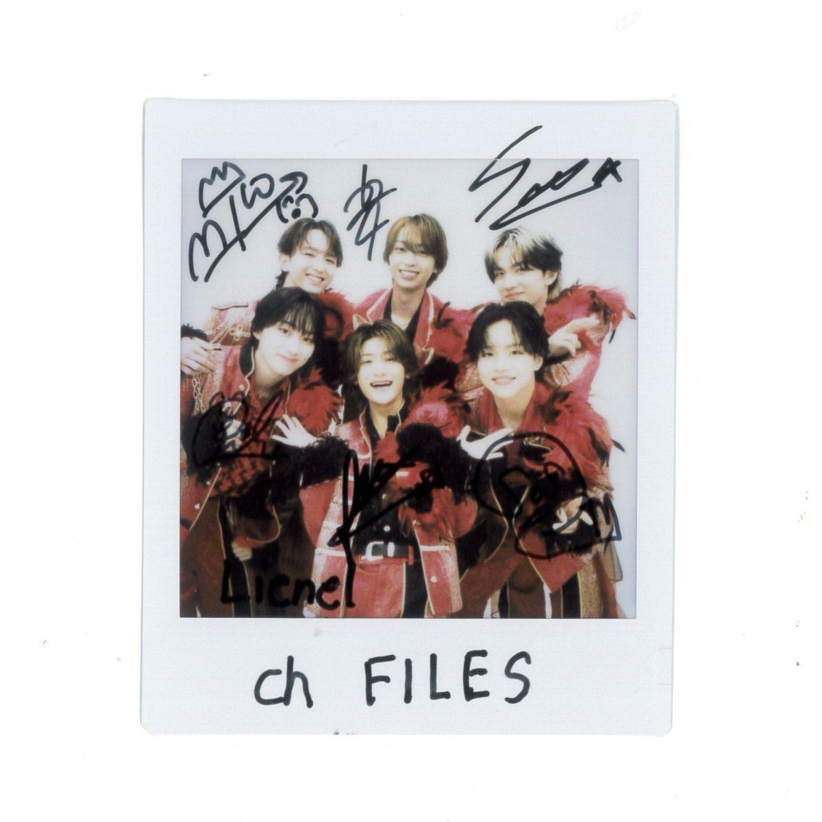 ch_kansai's tweet photo. 【プレゼント🎁】

#Lienel
サイン入りチェキ1名様に✨

『愛のダバダ』が話題のLienelが表紙に登場！楽曲のことから、特集テーマ「自分を変えてくれた、きっかけ」までお聞きしています。高校生への手書きメッセージも必読です✍️

【応募方法】11/30(月)締切
1️⃣ @ch_kansai をフォロー
2️⃣本投稿をRP

10/20より高校図書館で順次配布
#リエネル_愛のダバダ
