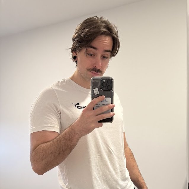 Sebalg_tech's tweet photo. I'm 31.  Software engineer at Mango and a solo founder in my free time.  

I love building things, music, traveling, and studying Japanese.  

From Andalucía, Spain 🇪🇸  

Looking to connect with more founders, builders, indie hackers, and software engineers 💻 https://t.co/EjjQhy0jfh