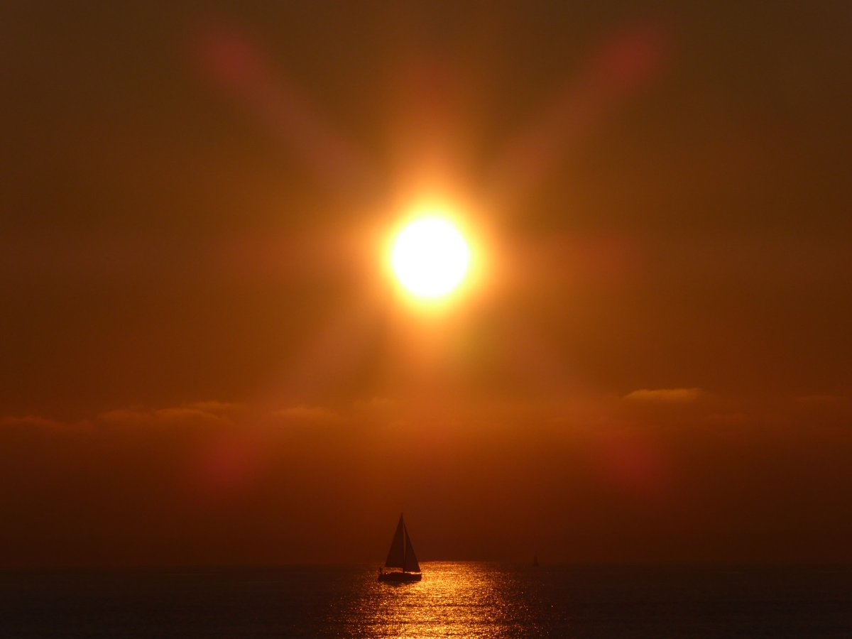 aldemargonzale4's tweet photo. Just another boat under the sun. Juste un autre bateau sous le soleil. https://t.co/elPevYv8xy