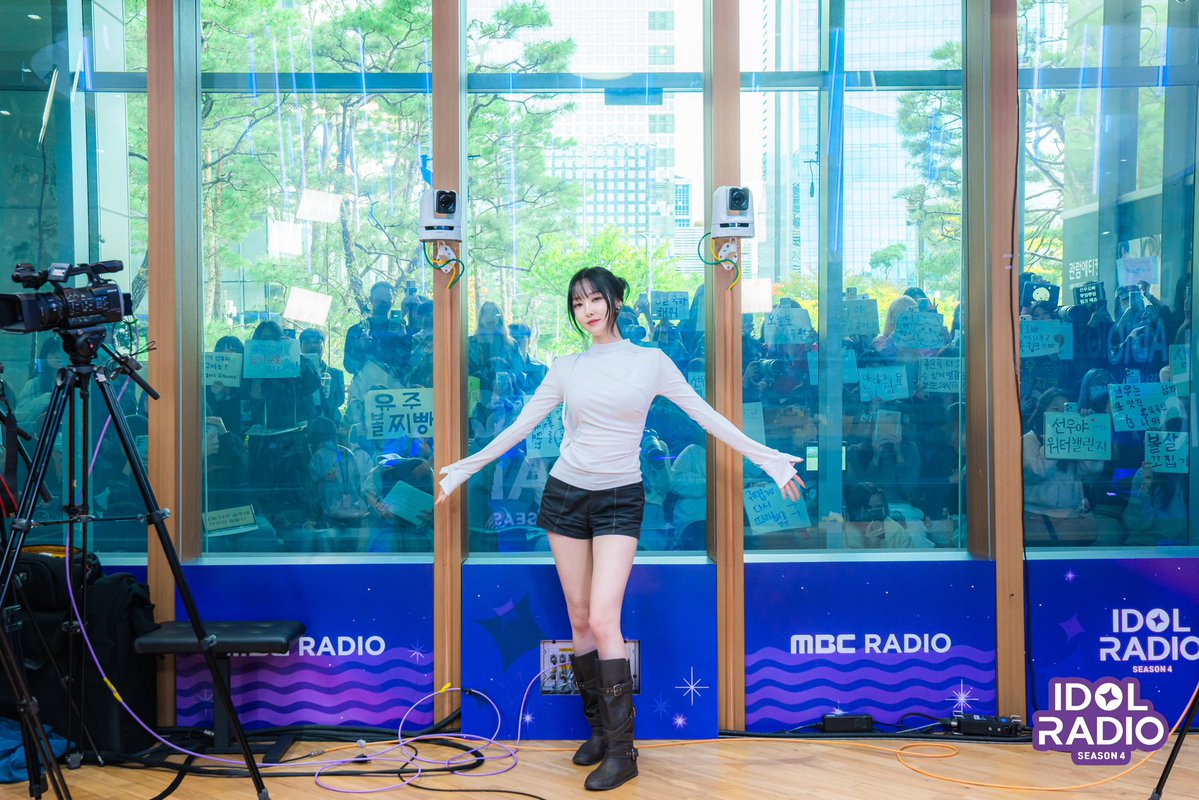 idolradiokorea's tweet photo. [#아이돌라디오4 앨범 261019]

EP#252 📁 유주가 노래하는 미완의 감정｜아이돌 라디오 (DJ 선우)

뜰채로 걸러낸 곱고 소중한 마음을
가득 담은 앨범이라니...🥹
노래만 들어도 마음이 꽉 차는 느낌이거든요!
#file07 앨범 전체 재생 하면 정말 좋으니까
음잘알 돌랑이들 많듣부🫶

@YUJU_atarea

#MBC #IDOLRADIO #아이돌라디오 #THEBOYZ #더보이즈 #선우 #유주 #YUJU #미제