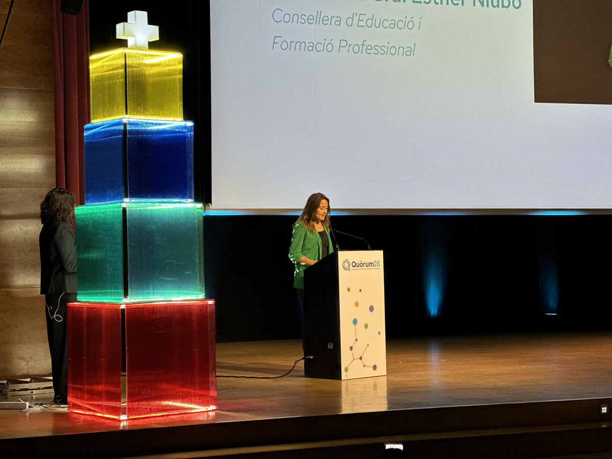 FECC_educacio's tweet photo. 📍 Tarragona acull avui el #Quòrum26 de la FECC.
Hem iniciat el congrés amb una pregària i la interpretació de l’himne Alça la mirada, a càrrec dels alumnes de @colsantpau 🎶
Més de 800 professionals de l’escola cristiana comparteixen reflexions, eines i propostes per afrontar els reptes educatius del present i del futur sota el lema #SomConstel·lacióEducativa.