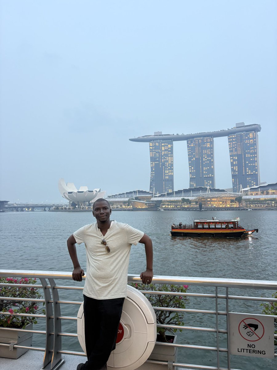 lafreecano's tweet photo. 📍Singapour 🇸🇬

Je n’avais jamais vu un centre urbain aussi verdoyant, alliant si harmonieusement modernité, infrastructures et respect de l’environnement, avec une population aussi disciplinée qu’accueillante.

Un véritable coup de cœur. ❤️ https://t.co/58bTR2qnXM