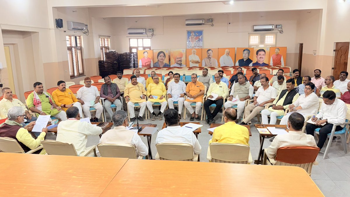 AdityaPdSahu's tweet photo. आज भाजपा प्रदेश कार्यालय में पार्टी के माननीय राष्ट्रीय अध्यक्ष आदरणीय श्री नितिन नवीन जी के आगामी झारखंड प्रवास कार्यक्रम की तैयारियों को लेकर आयोजित महत्वपूर्ण बैठक में शामिल होकर विभिन्न विषयों पर चर्चा की।

इस अवसर पर प्रदेश महामंत्री (संगठन) श्री पवन साय जी सहित प्रदेश पदाधिकारी एवं वरिष्ठ कार्यकर्ता उपस्थित रहे।

@blsanthosh