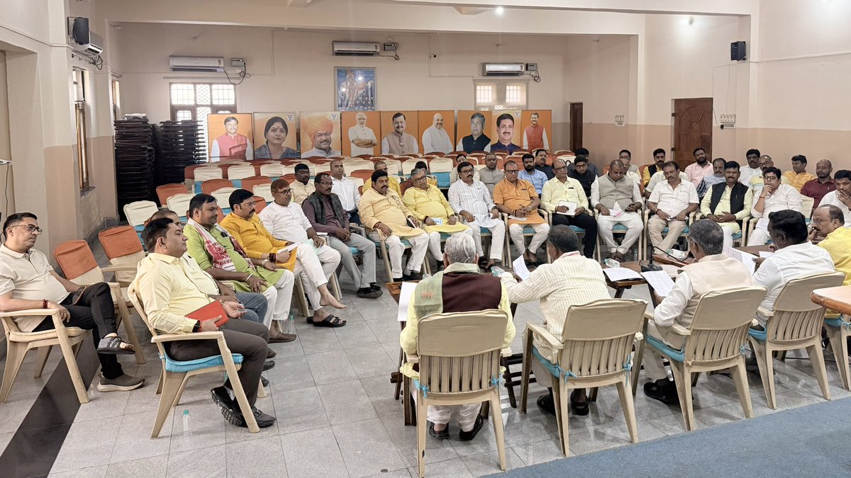 AdityaPdSahu's tweet photo. आज भाजपा प्रदेश कार्यालय में पार्टी के माननीय राष्ट्रीय अध्यक्ष आदरणीय श्री नितिन नवीन जी के आगामी झारखंड प्रवास कार्यक्रम की तैयारियों को लेकर आयोजित महत्वपूर्ण बैठक में शामिल होकर विभिन्न विषयों पर चर्चा की।

इस अवसर पर प्रदेश महामंत्री (संगठन) श्री पवन साय जी सहित प्रदेश पदाधिकारी एवं वरिष्ठ कार्यकर्ता उपस्थित रहे।

@blsanthosh