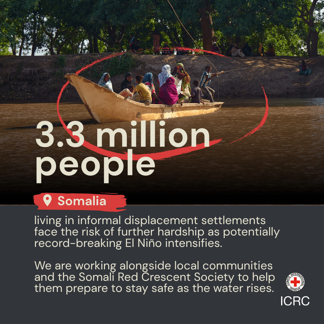 ICRC's tweet photo. 📍Somalia | In 2023, El Niño floods affected nearly two million people and displaced more than 500,000. Now, families along the Shabelle and Juba rivers face rising waters once again.
With a potentially record-breaking El Niño feared, @ICRCSomalia_ is working with the Somali Red Crescent Society to help communities prepare early and protect their homes and livelihoods.
