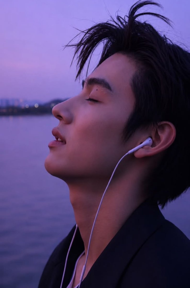prettyyhyeon's tweet photo. seonghyeon has the best side profile ever https://t.co/hXkj39lsu3