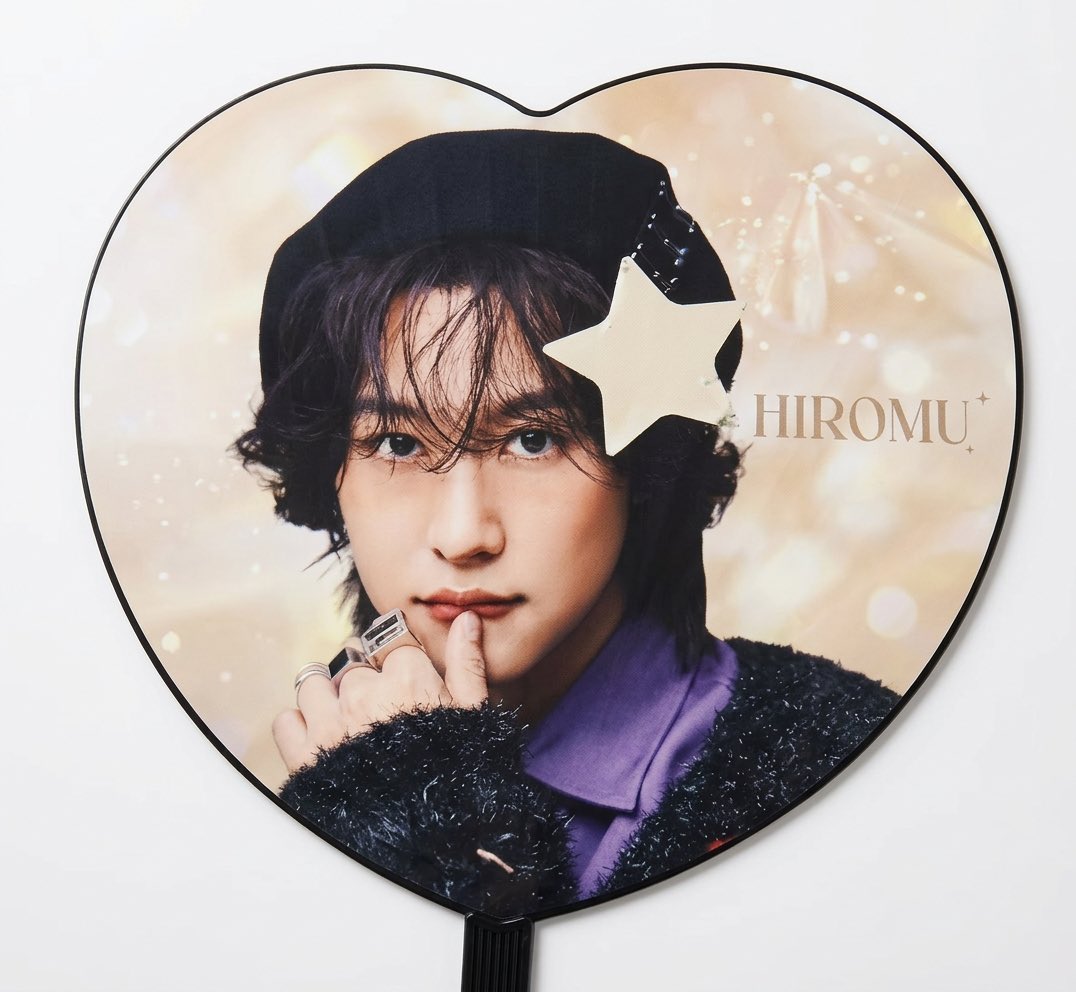 MIURAKAI216's tweet photo. 大夢くんの髪の毛に、ちょうど良い感じに銀の⭐︎が付いていたんだよね✨

自分で確認したいけど、モニターを見ても見れなくてかわいい💕

キキララなのかな⭐️⭐️

#ROIROM_LIGHTUP2026 https://t.co/4dfiZpwzuB