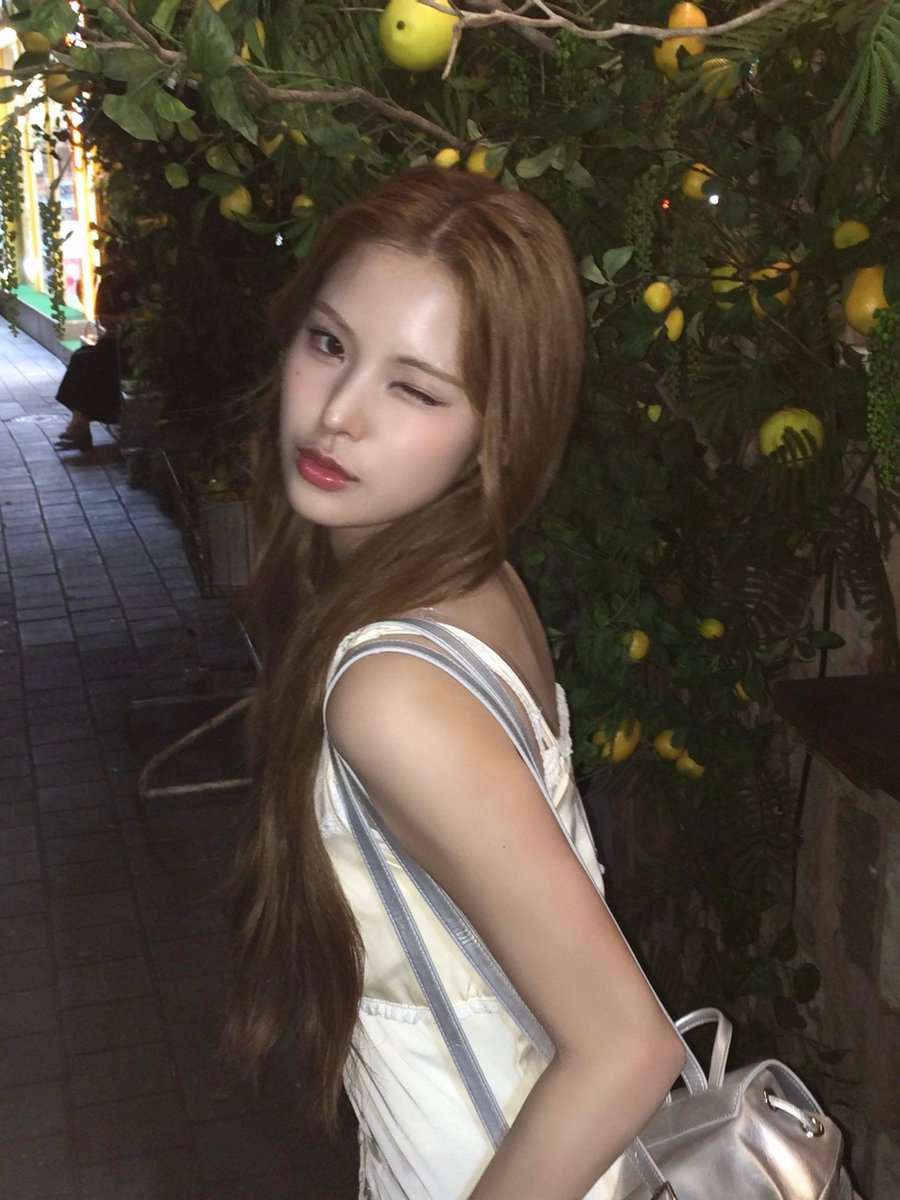 zlata_nary's tweet photo. Mai 🗨️pluschat dm💌
#마이 #izna https://t.co/Z5nsULCFhE