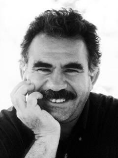 DestanaAgir_'s tweet photo. İtalyan Marksist Filozof Franco Berardi:

“Sevgili Apo, 21. yüzyıla özgü 1 mücadele stratejisi geliştirmeyi başardın. Özgürlüğe ve adalete değer veren dünyanın dört bir yanındaki insanların seni bir referans ve rehber ve az sayıdaki ışık kaynağından biri görmelerinin nedeni bu” https://t.co/pyTNdCgI5V
