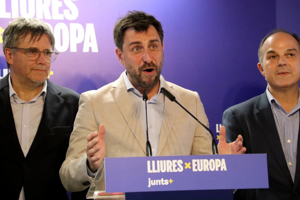 MonDiari's tweet photo. Última hora | Comín assegura, des de Madrid, que “Espanya ha capitulat i aquesta batalla l’hem guanyat nosaltres”
https://t.co/3SF5SxxNl2 https://t.co/xhvu7f4i9L
