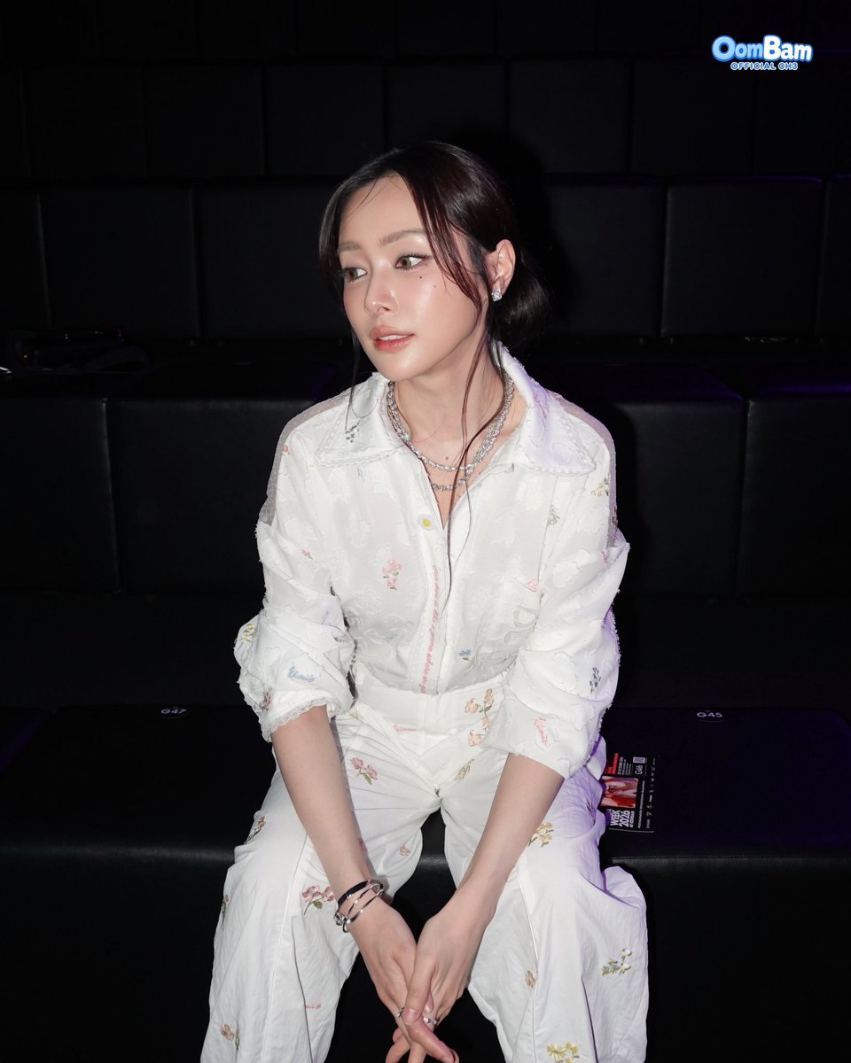 TH_R123456789's tweet photo. Camera Action

OOM FREE TO BE EFW26
#OomatEFW26ICONSIAM
#OomforKlosetFW26
#Oomeisaya #อุ้มอิษยา https://t.co/P9xJvKpGk0