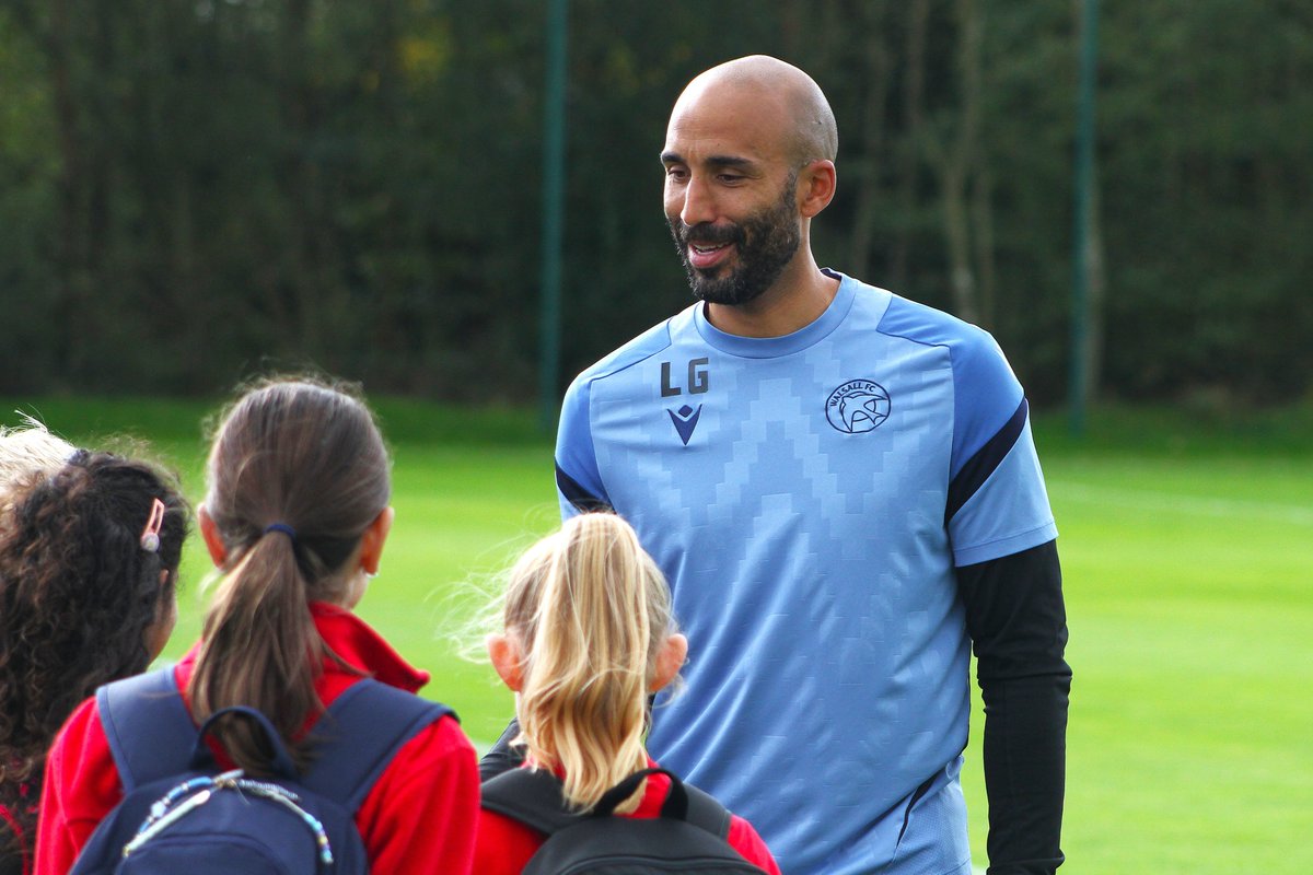 WFCOfficial's tweet photo. 𝗙𝗢𝗨𝗡𝗗𝗔𝗧𝗜𝗢𝗡 𝗙𝗢𝗖𝗨𝗦 🔎

Pupils from Whetstone Field Primary School recently enjoyed a special visit to our training ground, meeting the squad and interviewing both Roman Dixon &amp; Tai Sodje about Black History Month.

https://t.co/kBw3vMWqCu https://t.co/8RVu1kQNrA
