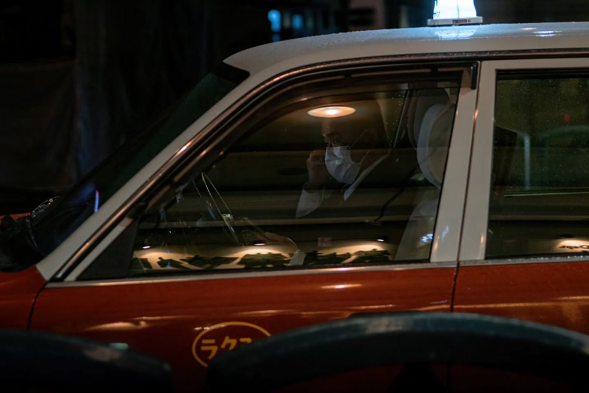 rindotoa's tweet photo. I taxi giapponesi sono un soggetto insolito, ma mi hanno colpito molto. Toyota Crown e JPN, così riconoscibili, si inseriscono perfettamente nelle scene urbane. Foto scattate a Tokyo, Kyoto e Sapporo. La galleria funziona? https://t.co/5WXo3Ck0ql
