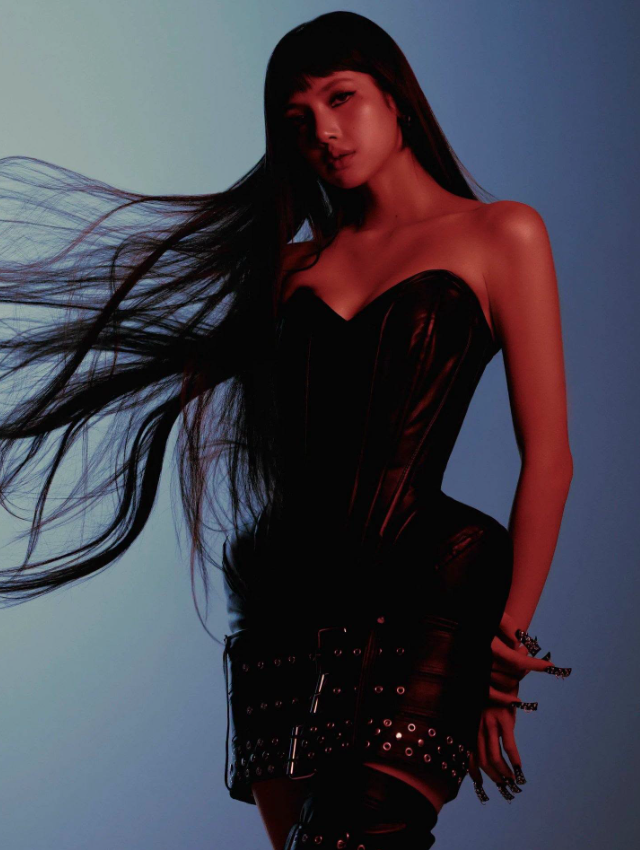 AboutMusicYT's tweet photo. Lisa has officially released Press Play, rate it from 1 to 10. https://t.co/sQft2qUojm