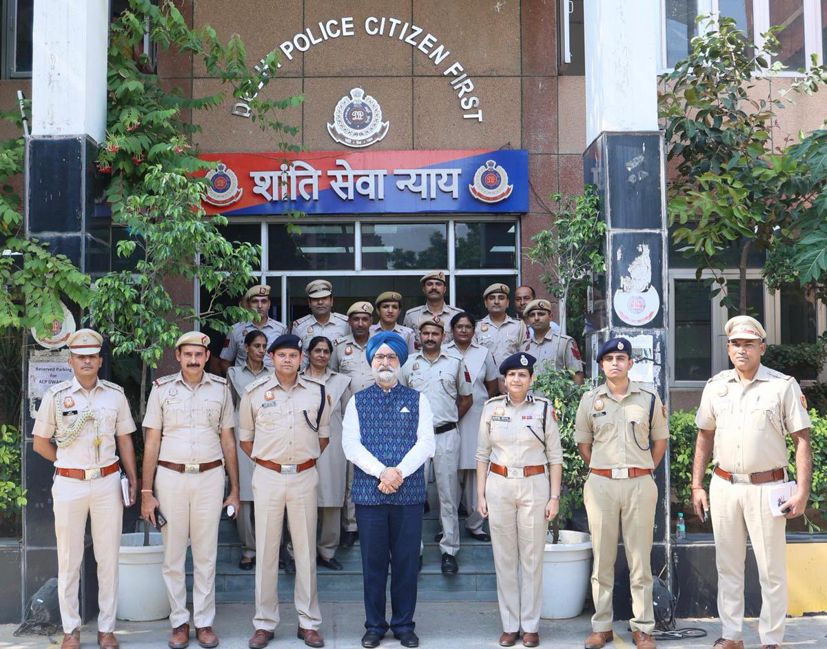 LtGovDelhi's tweet photo. Made an impromptu visit to Dwarka Police Station, Sector 23, today to review operational readiness, policing infrastructure and the quality of citizen-facing services.

Interacted with police personnel and assessed grievance redressal mechanisms, emergency response preparedness and local surveillance systems, with a focus on outcomes that matter to citizens - swift grievance resolution, timely emergency assistance, safer neighbourhoods and respectful, transparent public dealing.

Emphasised proactive patrolling, time-bound response and accountable service delivery to strengthen public trust and ensure that policing translates into tangible improvements in citizens’ everyday safety and security.

A #SurakshitDilli is the foundation of a #ViksitDilli.