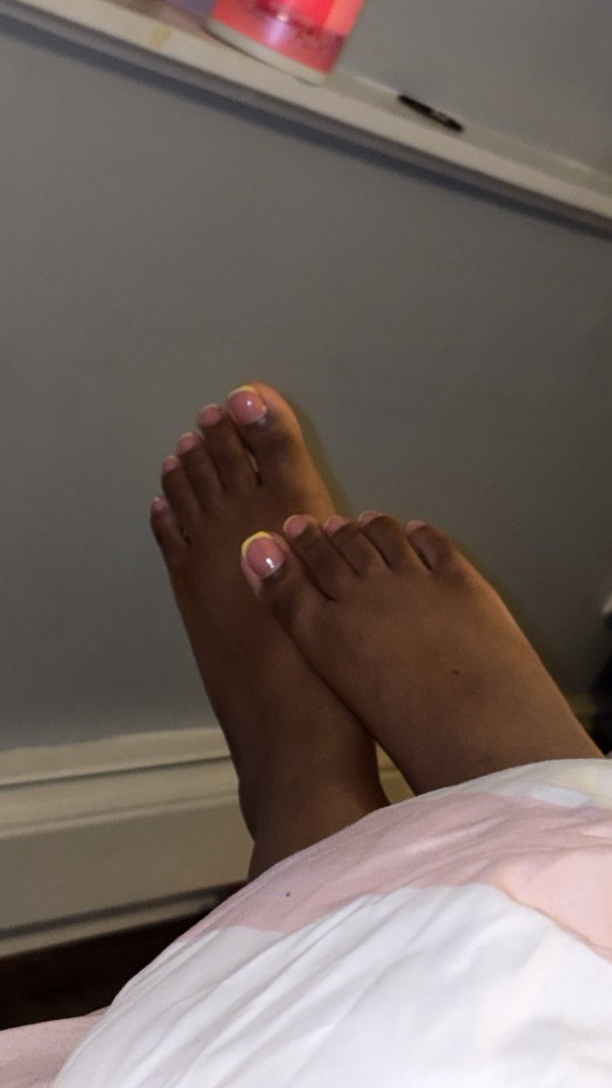 Niyahh365's tweet photo. i wanna sell feet pics lol😂 #Toesday #feetworshi̇p #feetpic #FeetOfTheDay ￼#feeteaters #feetfetısh #EbonyTwitter #ebonyfeet https://t.co/mHI3J671nS
