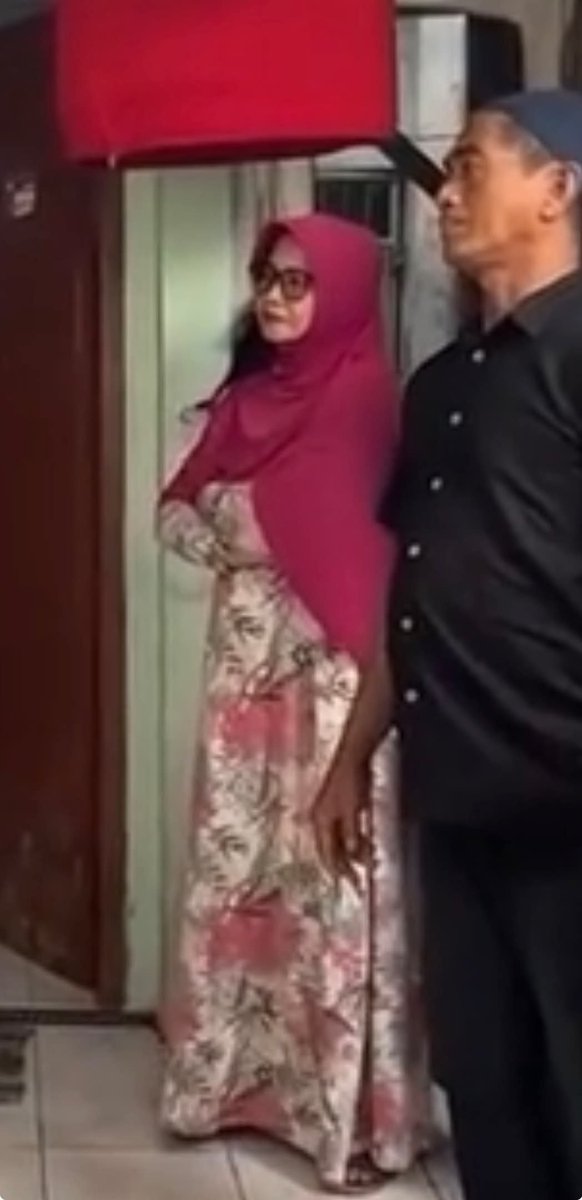 celleoreo's tweet photo. THE REAL GAK PUNYA TANAH TAPI MERASA YG PUNYA TANAH YA INI🤣🤣

16 tahun gak bayar kontrakan sama sekali karena dulu 2009 beliau ngerenov rumah habis 40jt maunya gak bayar bayar kontrakan sampe 24 tahun baru dianggap lunas 🤣 https://t.co/kR7ubsyG0j