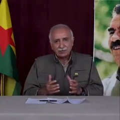 warcoresponted's tweet photo. #Rojava #Kurdistan #HPG
HPG leader Murat Karayılan addresses groups of Bedouins and Roma who are causing trouble in the city of Al-Hasakah: "Who are you to show up and demand the entry of the 'state'? We are the state here." https://t.co/H8gyrswIJ4
