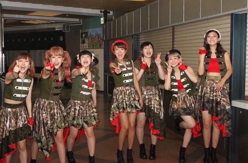 miyabeam6_6's tweet photo. ←ももち結びが何故か馴染むBerryz工房　　シャバ→ https://t.co/O2eLn6tfTT