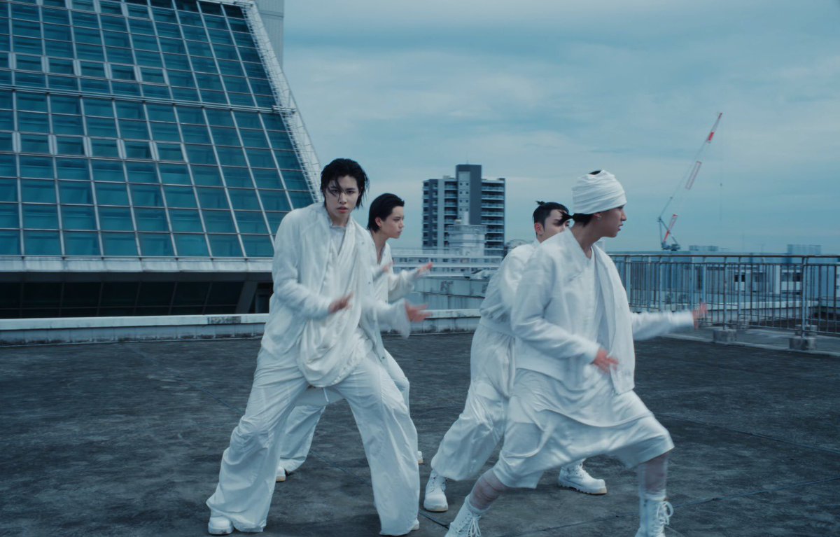 LNGSHOT_TH's tweet photo. มาร้อง  𝑺𝒘𝒊 𝒔𝒘𝒊 𝒔𝒘𝒊 𝒔𝒘𝒊𝒔𝒉. พร้อมดู Masterpiece Performance Video ไปด้วยกันค่ะ ท่าเต้นจับทุกบีทแต่สมูทไปกับเมโลดี้ ถ้าได้ดูด้วยตาเนื้อคงจะฟินน่าดูนะเนี่ย 🕺🏻

https://t.co/PZkL27jBnt

#롱샷_너라는_명작
#LNGSHOT_MASTERPIECE
#LNGSHOT_SWISH
#롱샷 #LNGSHOT_TH https://t.co/NGHDXNVPAK