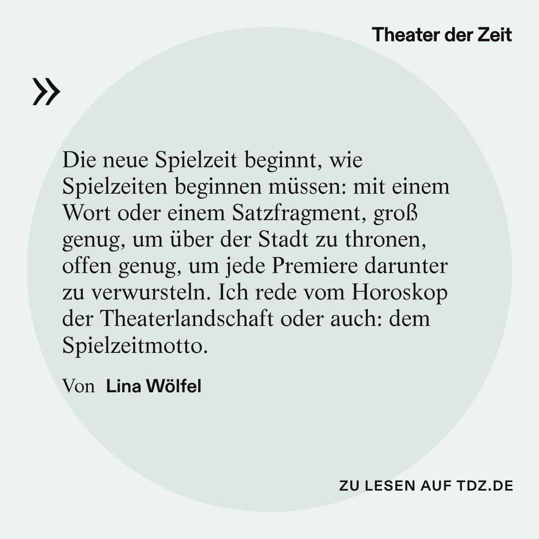 theaterderzeit's tweet photo. Lina Wölfel fragt, was Spielzeitmottos wie „Zusammen ins Offene“ (Trier) über Theater verraten, wenn sie vor allem eines sind: unverbindlich offen.

Text von Lina Wölfel

Foto: Lina Wölfel

Den ganzen Text gibt’s in „Neues Musiktheater“ ✨
👉 https://t.co/Zez3qlUjvl https://t.co/2nHxlRzQVE