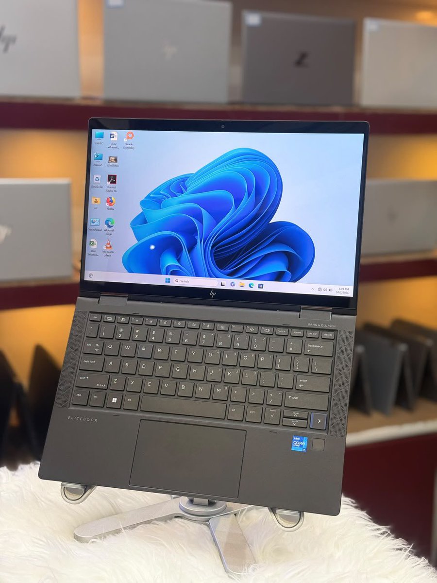 ClintonioKE's tweet photo. Meet the HP Dragonfly Max x360 — sleek black finish, powerful performance, and a touchscreen design built for those who mean business. 🖤✨

✅ Core i7 11th Gen
✅ 32GB RAM | 512GB SSD
✅ x360 Touchscreen
✅ Clean Black Body 🖤
✅ Boxed 📦

💰 KSh 69,999/-

📲 Call/WhatsApp: 0748080822
📩 DM @applemistarke to secure yours today!

⏳ Premium units don’t stay for long. Don’t miss