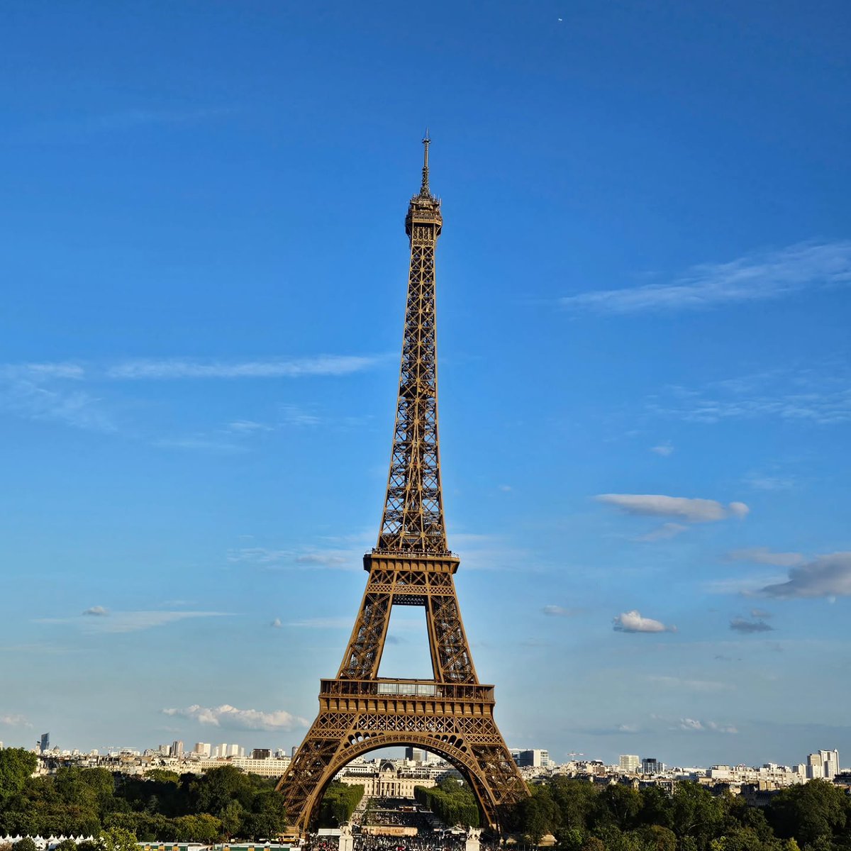 Kimgtx51's tweet photo. View from Esplanade du Trocadéro: Paris at its most iconic. From this elevated platform, the Eiffel Tower rises in full view above the Seine. Built for the 1937 World’s Fair, it frames the entire Iron Lady perfectly. https://t.co/MJUjBywxKO