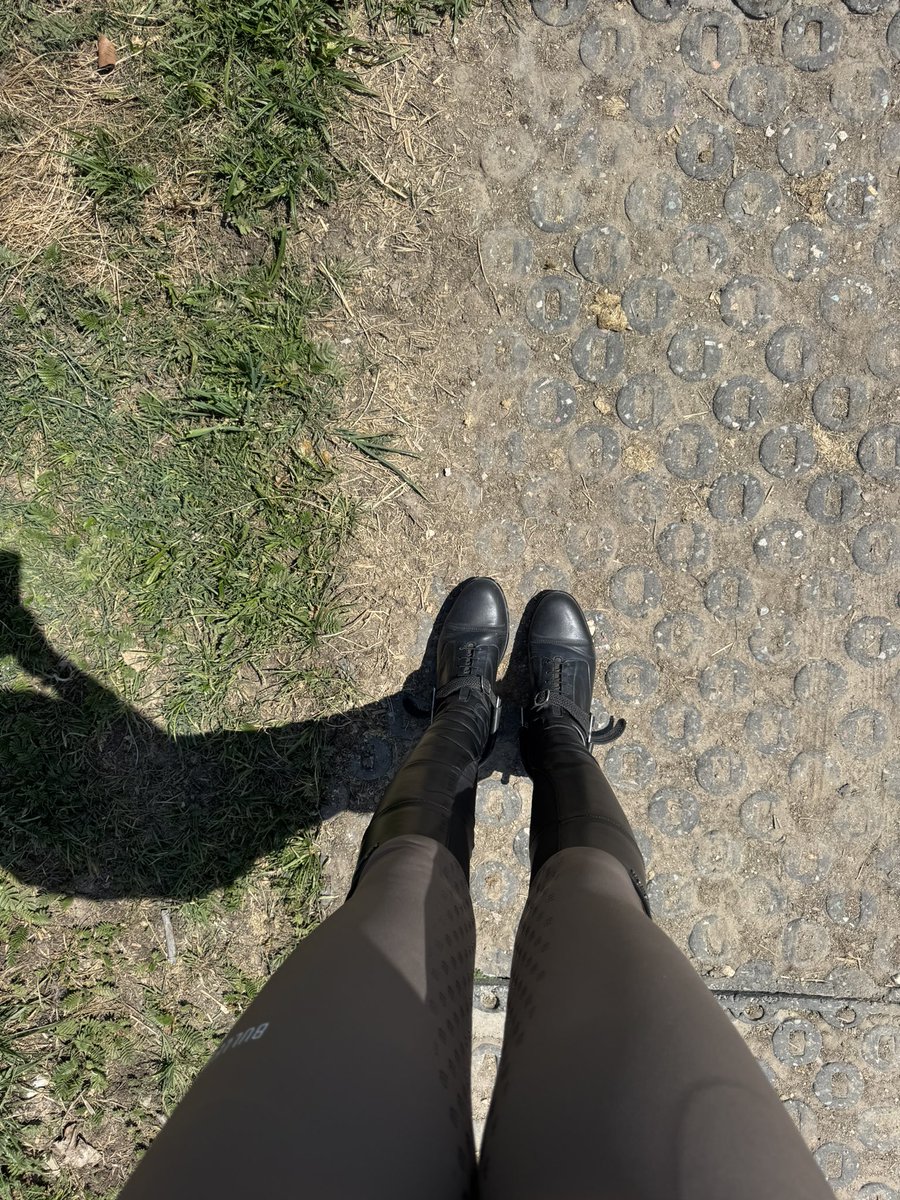 reitherrinclara's tweet photo. Meine Lederstiefel werden dich süchtig machen 😌 https://t.co/HdhgMd3SFk