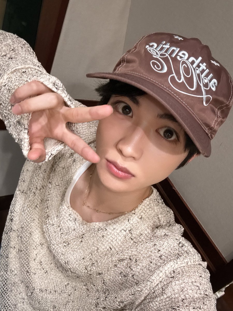 chinen_hidekazu's tweet photo. 今夜20時から配信⋆͛📢 #ひでんぱ 👨‍🌾

ありがたいことに #ドラマ青と碧 の反響もラジオに届いています！いいぞ！
もっと盛り上がれ〜！🙌📨

夏のイメージがある沖縄ですが
"冬の沖縄❄️"の魅力を僕がご紹介🫡

とあるお豆の初耳情報も！🫛

今夜もお楽しみに🌙

#ひでんぱ つけて感想送ってね！知念 https://t.co/oK5bhoSQ99