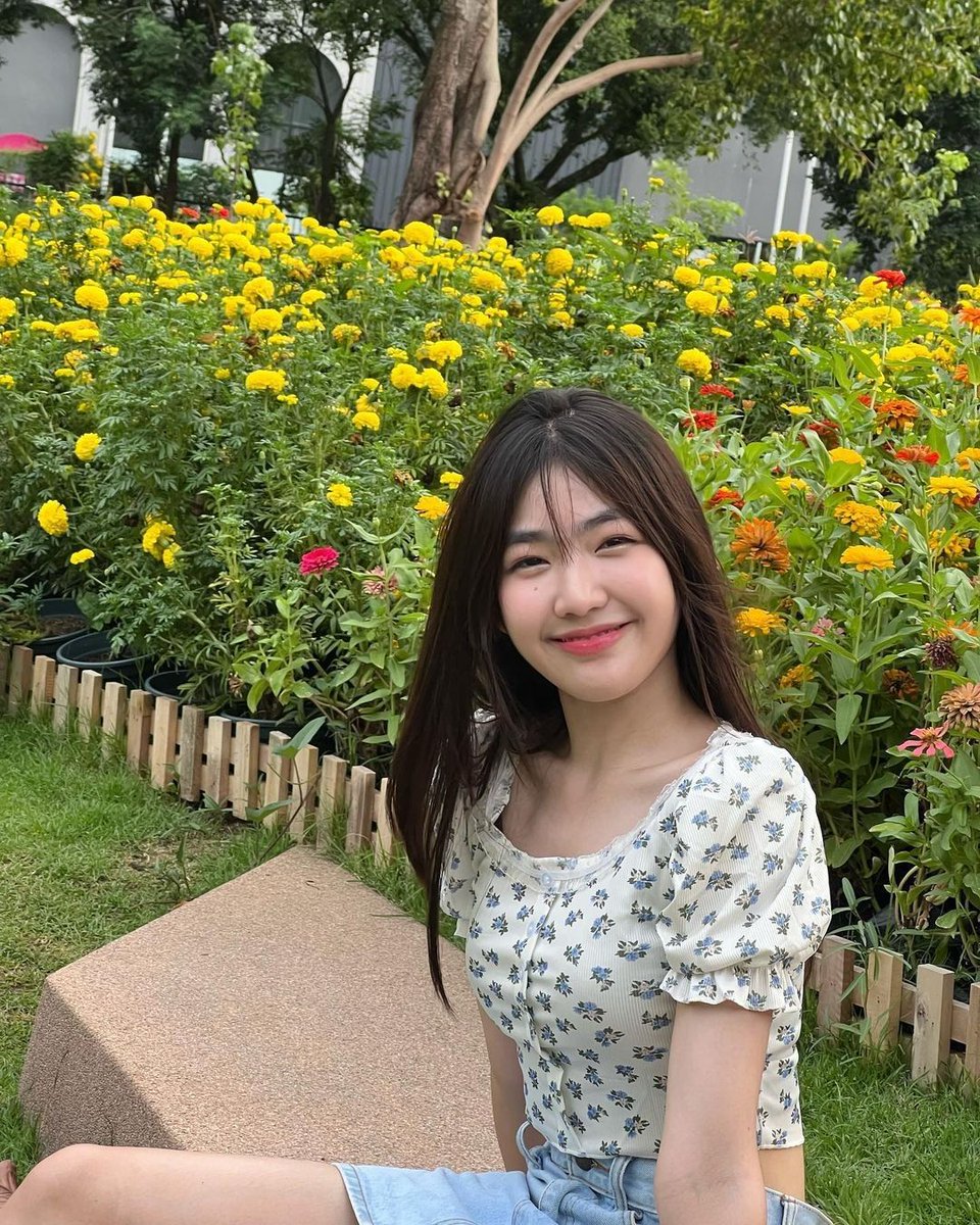 AlleneDubobi7k's tweet photo. เรื่องความต้านทาน
วงจรมีแรงดัน 9 V และกระแส 0.5 A มีความต้านทานเท่าไร? ⚡🧠
วิธีทำ: R = V/I = 9 ÷ 0.5 = 18 Ω
ตอบ 18 Ω น้า 🌟

🆔 olie3

#รับงานเพชรบูรณ์ #บึงสามพัน #เขาค้อ
คิวว่าง พร้อมตอบค่ะ https://t.co/MklL622QbO