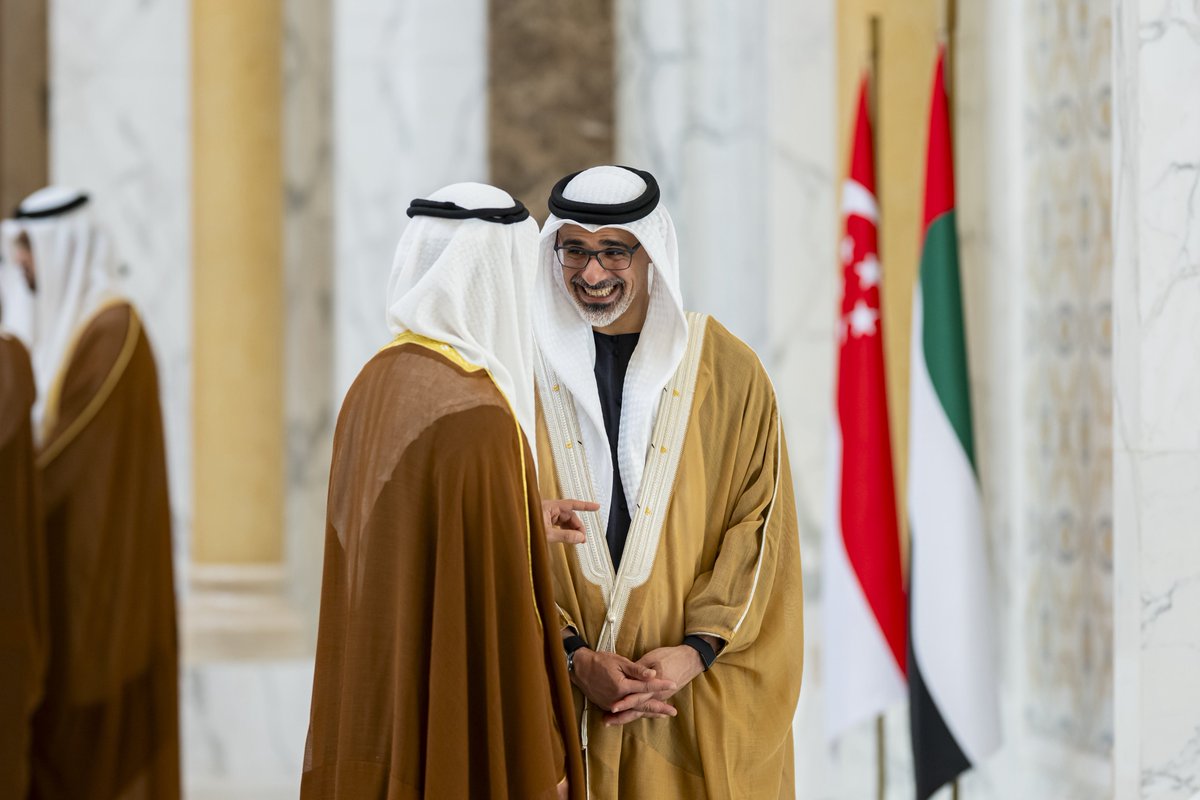 KBM_ALNAHYAN's tweet photo. لقطات عفوية تجمع سمو الشيخ #خالد_بن_محمد_بن_زايد آل نهيان وسمو الشيخ ذياب بن محمد بن زايد آل نهيان وسمو الشيخ حمدان بن محمد بن زايد آل نهيان خلال استقبال صاحب السمو الشيخ محمد بن زايد آل نهيان رئيس الدولة "حفظه الله" لرئيس وزراء سنغافورة، لورانس وونغ، في زيارته الرسمية إلى دولة الإمارات العربية المتحدة.