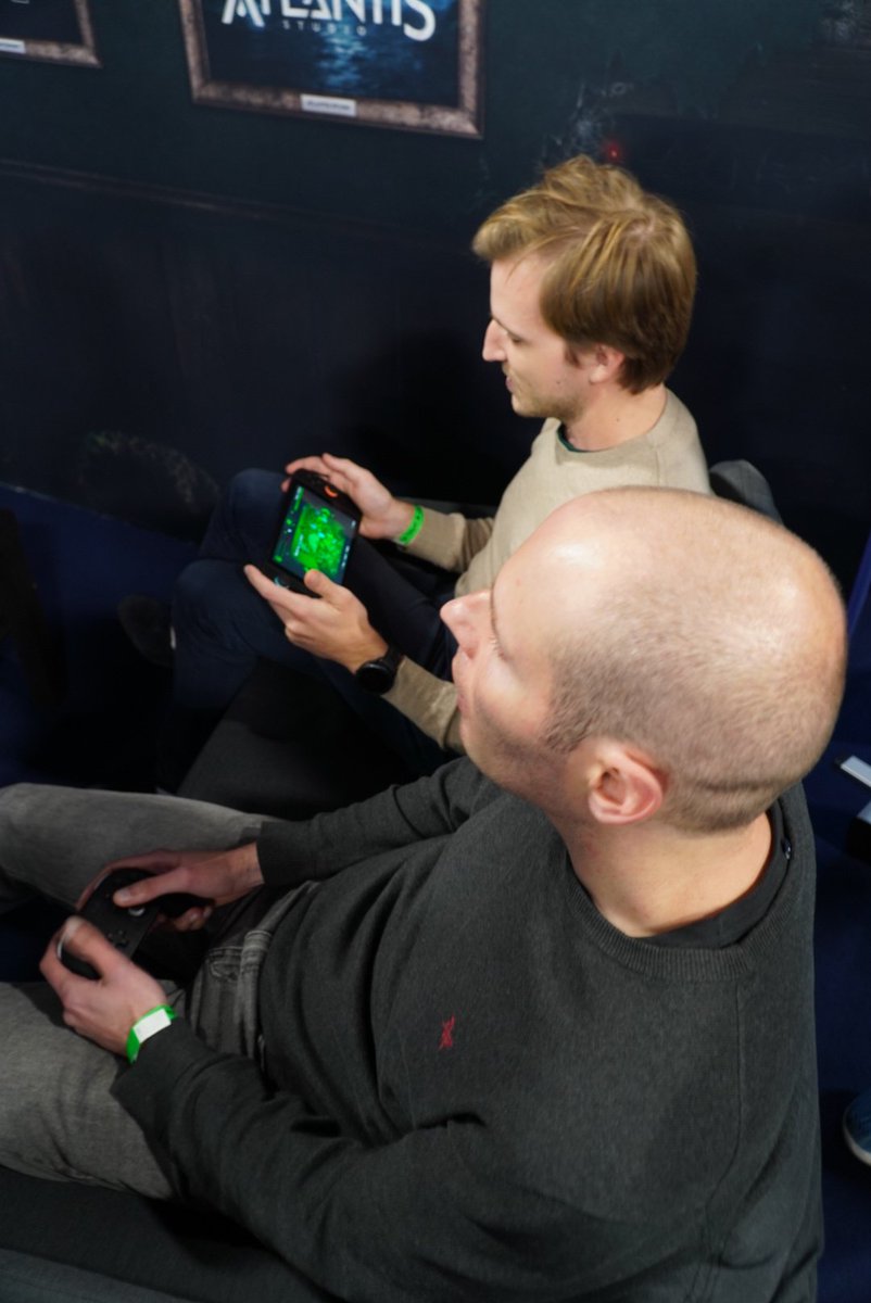 maviedegeek's tweet photo. Rencontre avec le boss @NicoAugustopro qui présente avec sa team de @AtlantisStGames le très attendu : @BeyondtheDarknw 

Spoil : c'est une douce folie jouable en coop, ou le seul moyen de sortir de cette maison c'est votre complicité 

Nous n'êtes pas prêts ! 
#PGW26 https://t.co/2H52KMXIu9