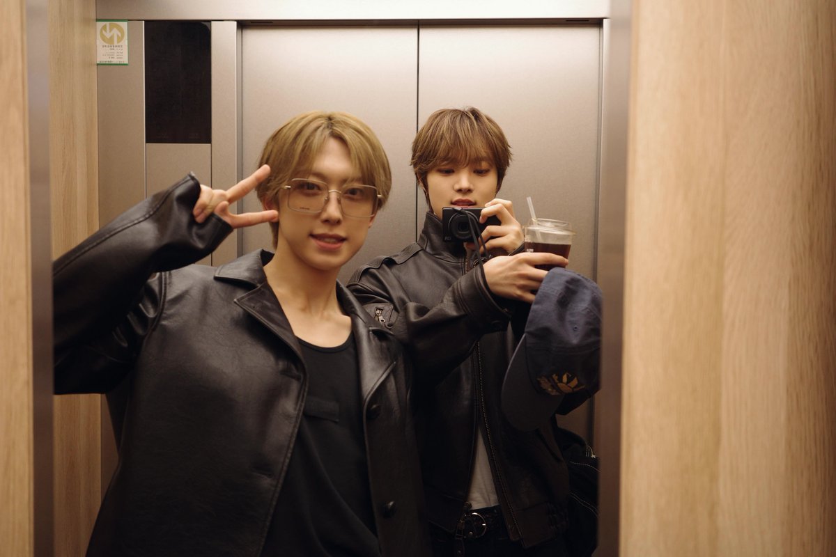 fuke08's tweet photo. 바보들 https://t.co/zMOjYbIZTj