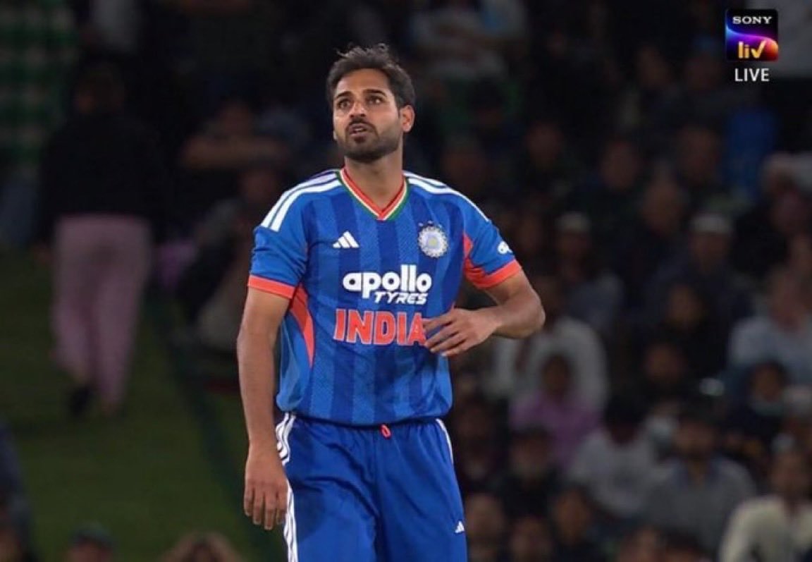 Infinity__84's tweet photo. Bhuvneshwar Kumar in Today's Match 

- Bowled a no-ball in T20Is for 1st time 
- Registered his 2nd-worst bowling figures of his T20I career (0/49)

Not a good comeback 💔

#INDvsNZ https://t.co/zosnZndEMe