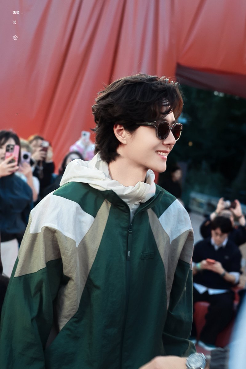 nahz_oaix's tweet photo. No intention to show off, Wang Yibo is just born this way

cr 无尽夏·博君一肖 https://t.co/XjzRy3zFUj