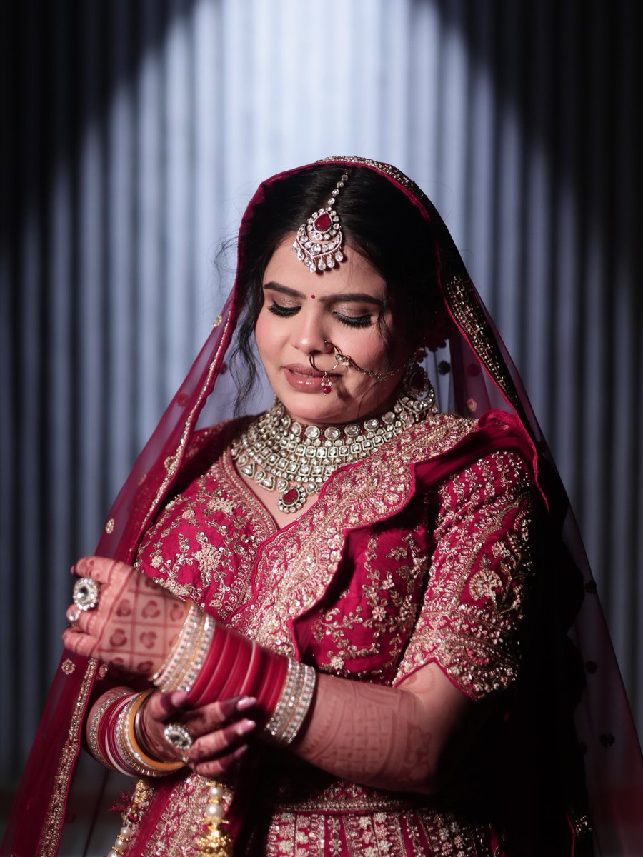 soumaiya002's tweet photo. Harshita’s stunning wedding look. Makeup by Karishma K Artistry, outfit by Calcutta Regalia, jewellery by Seema Bangles, at The Radiant. https://t.co/raWrppF0se