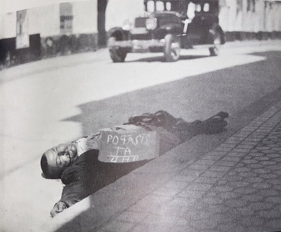 ipeutrera's tweet photo. @jaimeblancog Como si las clases populares no hubieran estado en el bando nacional...Mire, el cadaver de la fotografía era de un modesto cobrador de la Falange, obrero de la construcción. Todo un "aristócrata" asesinado "por fasista"
Váyase a adoctrinar a otra parte https://t.co/2OyZhL8FEj