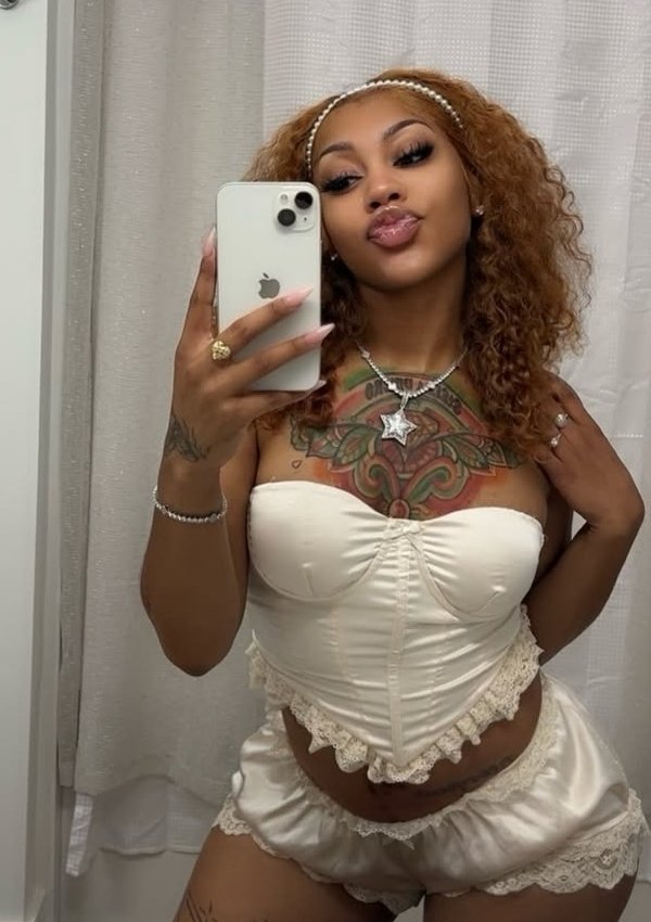 Cynthiababy012's tweet photo. Would you like to kiss me 💋 https://t.co/mCCLNvViJG