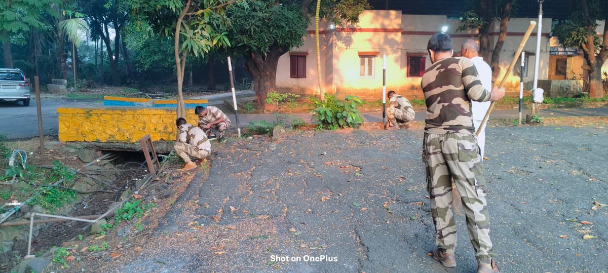 CISFWest's tweet photo. Committed to a cleaner tomorrow! CISF Unit RCFL Thal promotes #SpecialCampaign6 through Shramdaan, cleanliness initiatives &amp; awareness drives, inspiring #JanBhagidari for a sustainable and #ViksitBharat.
@HMOIndia 
@MIB_India 
@SwachhBharatGov 
@swachhbharat 
@CISFHQrs https://t.co/7C8yxBfR8S